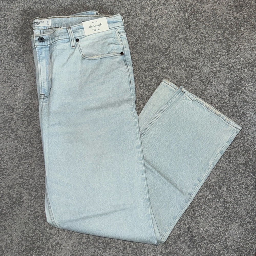 Abercrombie & Fitch The Straight Mid Rise Jean